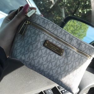 Micheal Kors wristlet